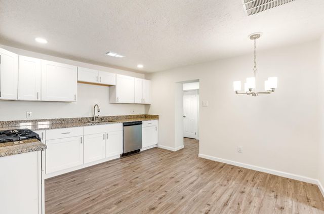 1605 7th Street NW, Albuquerque, NM 87102
