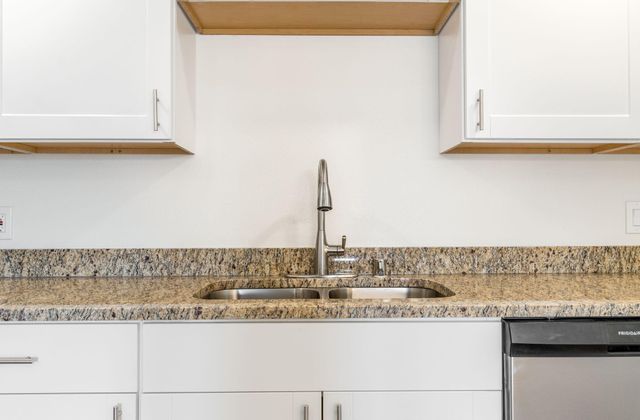 1605 7th Street NW, Albuquerque, NM 87102
