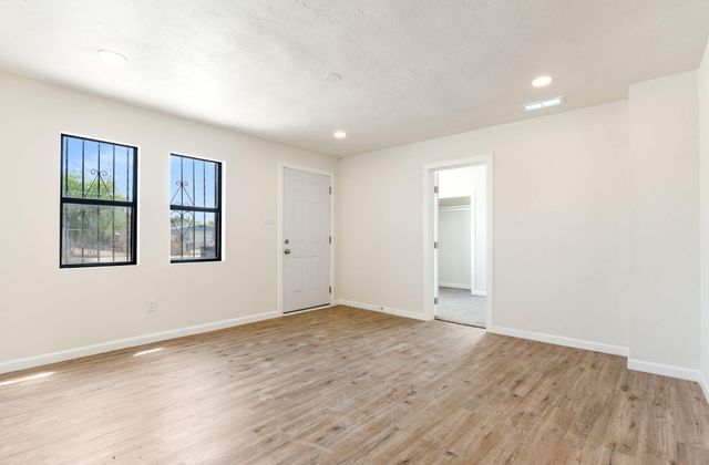 1605 7th Street NW, Albuquerque, NM 87102