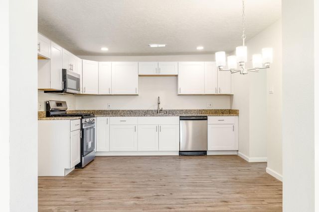 1605 7th Street NW, Albuquerque, NM 87102