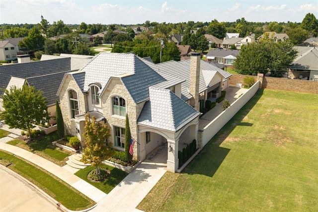 1121 Cumberland Court, Nichols Hills, OK 73116
