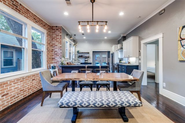 340 S Edgefield Avenue, Dallas, TX 75208