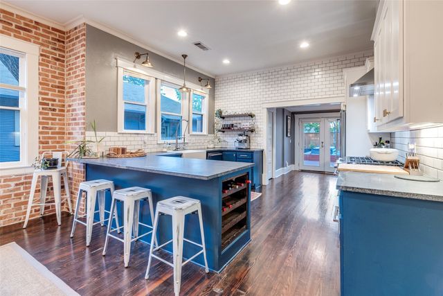 340 S Edgefield Avenue, Dallas, TX 75208