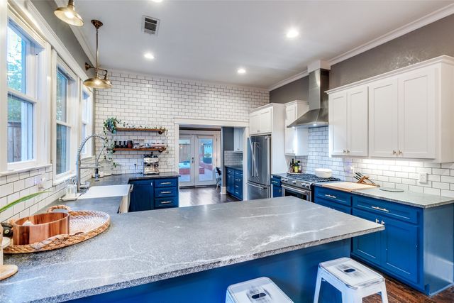 340 S Edgefield Avenue, Dallas, TX 75208