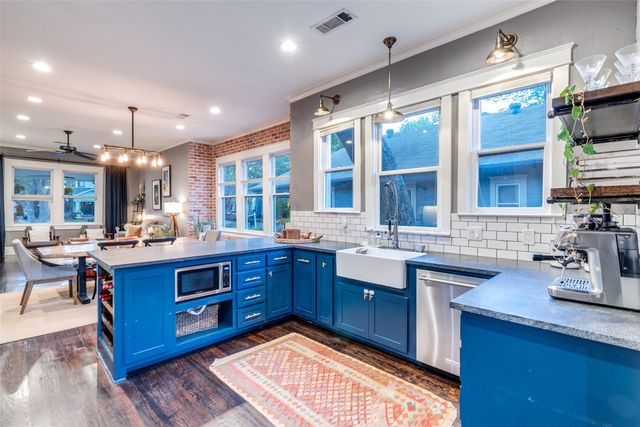 340 S Edgefield Avenue, Dallas, TX 75208