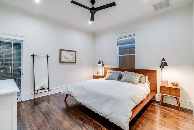 340 S Edgefield Avenue, Dallas, TX 75208