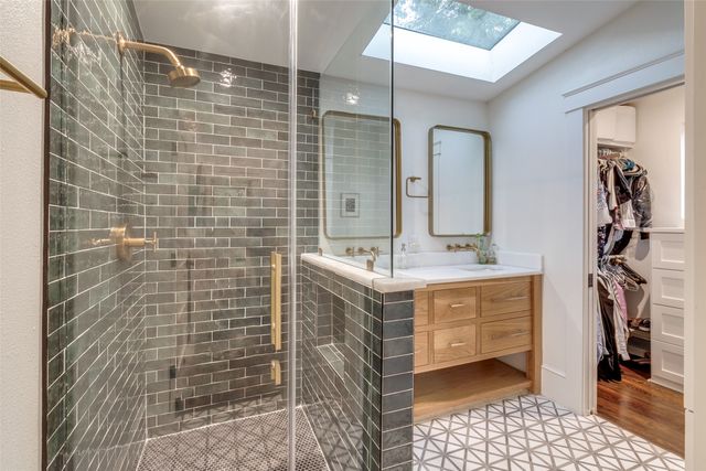 340 S Edgefield Avenue, Dallas, TX 75208