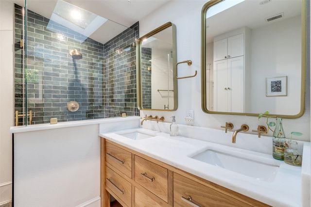 340 S Edgefield Avenue, Dallas, TX 75208