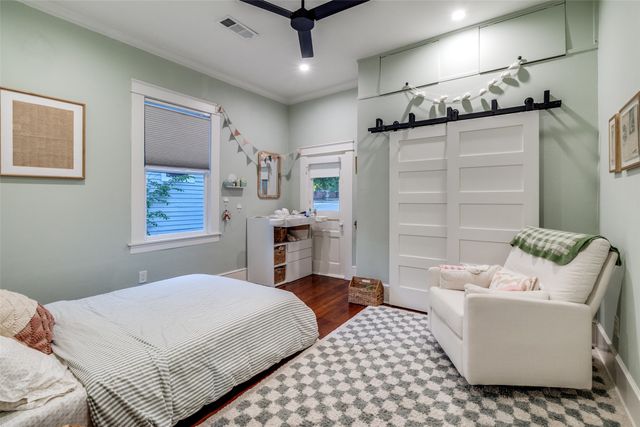 340 S Edgefield Avenue, Dallas, TX 75208