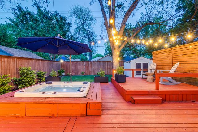 340 S Edgefield Avenue, Dallas, TX 75208