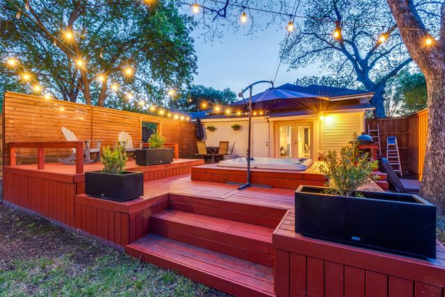 340 S Edgefield Avenue, Dallas, TX 75208