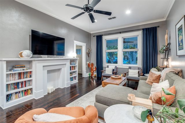 340 S Edgefield Avenue, Dallas, TX 75208