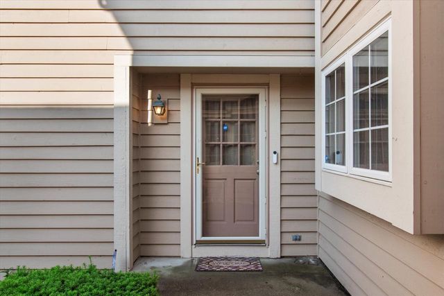 2975 River Birch DRIVE #F, Brookfield, WI 53045