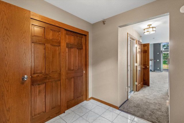 2975 River Birch DRIVE #F, Brookfield, WI 53045