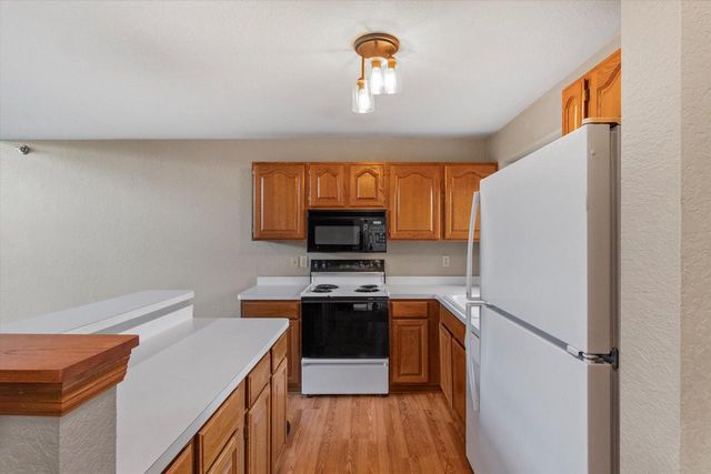 2975 River Birch DRIVE #F, Brookfield, WI 53045