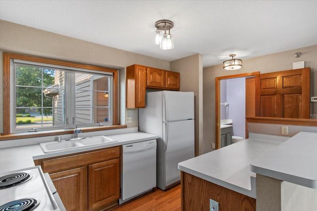 2975 River Birch DRIVE #F, Brookfield, WI 53045
