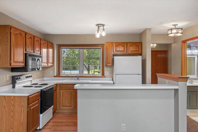 2975 River Birch DRIVE #F, Brookfield, WI 53045