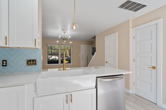 11901 Swearingen DR 105, Austin, TX 78758