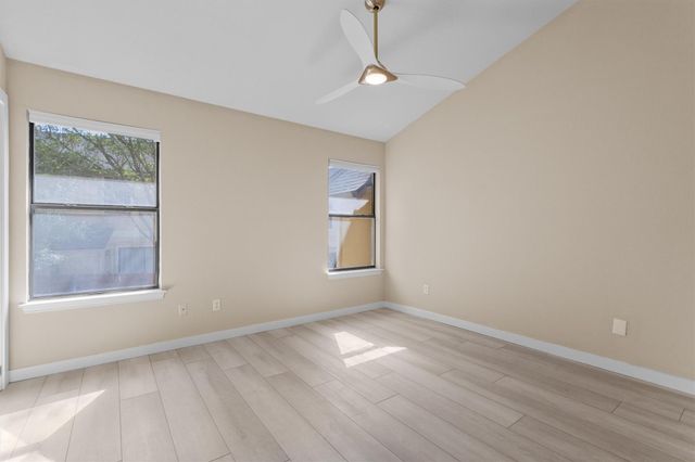 11901 Swearingen DR 105, Austin, TX 78758