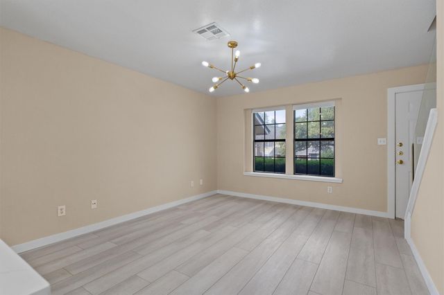 11901 Swearingen DR 105, Austin, TX 78758