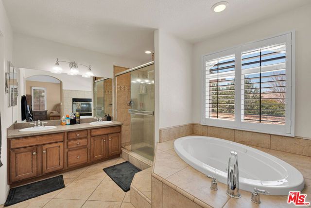 17594 Bangor Avenue, Hesperia, CA 92345