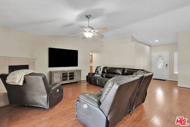 17594 Bangor Avenue, Hesperia, CA 92345