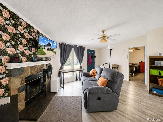 90 Menlo Park Drive, Sumpter Township, MI 48111