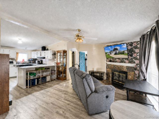 90 Menlo Park Drive, Sumpter Township, MI 48111