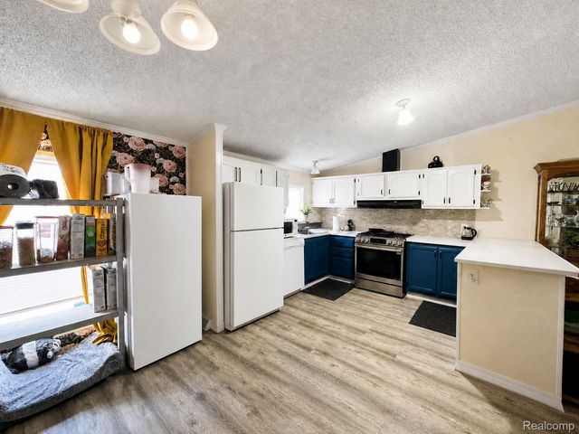 90 Menlo Park Drive, Sumpter Township, MI 48111