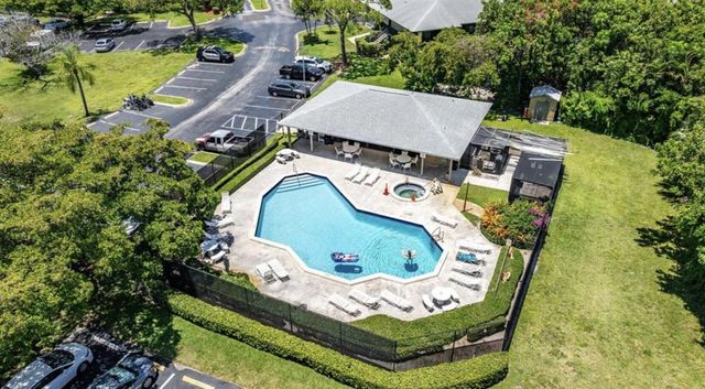 545 Trace Circle 102, Deerfield Beach, FL 33441