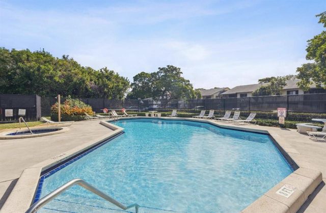 545 Trace Circle 102, Deerfield Beach, FL 33441