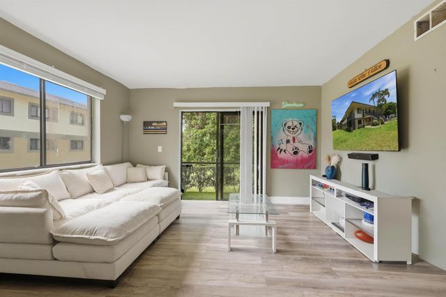 545 Trace Circle 102, Deerfield Beach, FL 33441