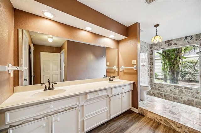 7619 Bankside Drive, Houston, TX 77071