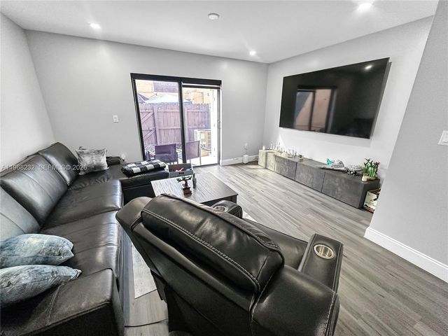 110 SW 108th Ave H2, Sweetwater, FL 33174