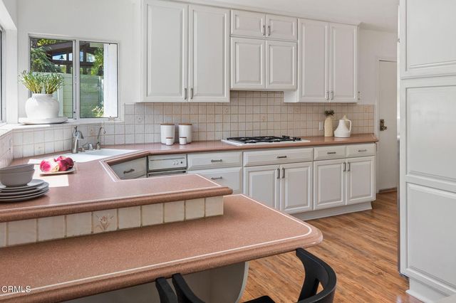 1437 Hillside Drive, Glendale, CA 91208