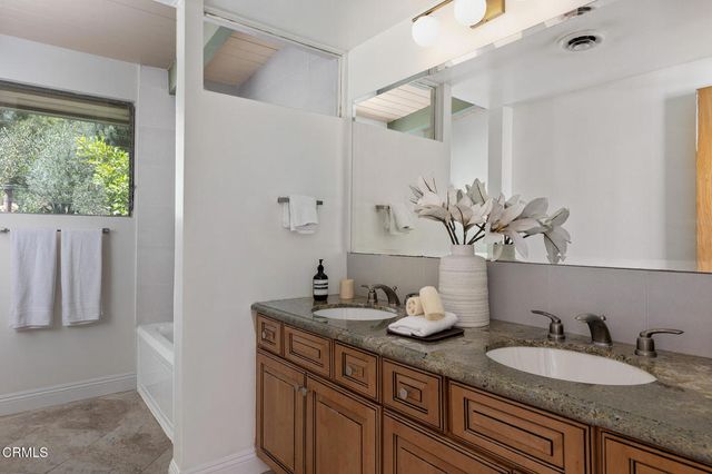 1437 Hillside Drive, Glendale, CA 91208