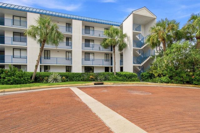 2424 W TAMPA BAY BOULEVARD L404, Tampa, FL 33607