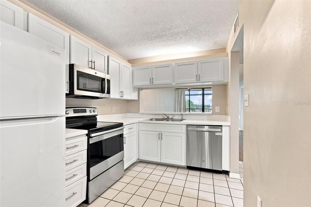 2424 W TAMPA BAY BOULEVARD L404, Tampa, FL 33607