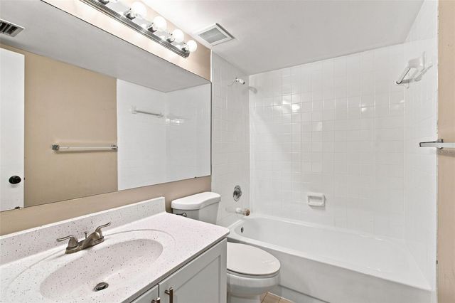 2424 W TAMPA BAY BOULEVARD L404, Tampa, FL 33607