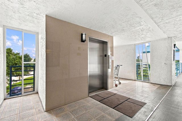 2424 W TAMPA BAY BOULEVARD L404, Tampa, FL 33607