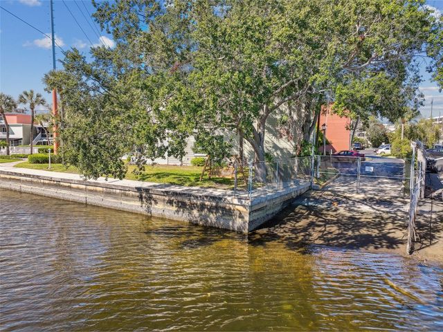 2424 W TAMPA BAY BOULEVARD L404, Tampa, FL 33607