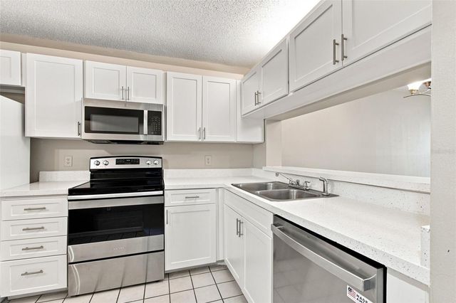 2424 W TAMPA BAY BOULEVARD L404, Tampa, FL 33607
