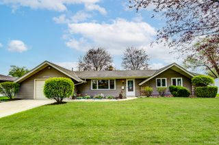 1904 Winston Lane, Schaumburg, IL 60193