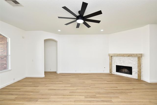 5518 Persimmon Pass, Richmond, TX 77407