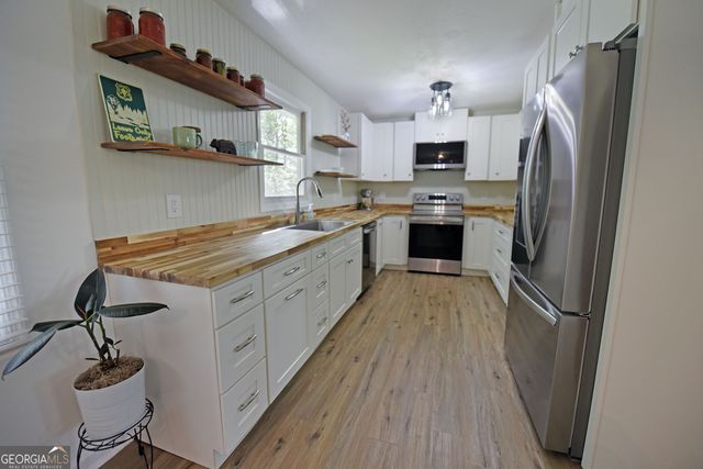 61 Bradley Street, Blue Ridge, GA 30513