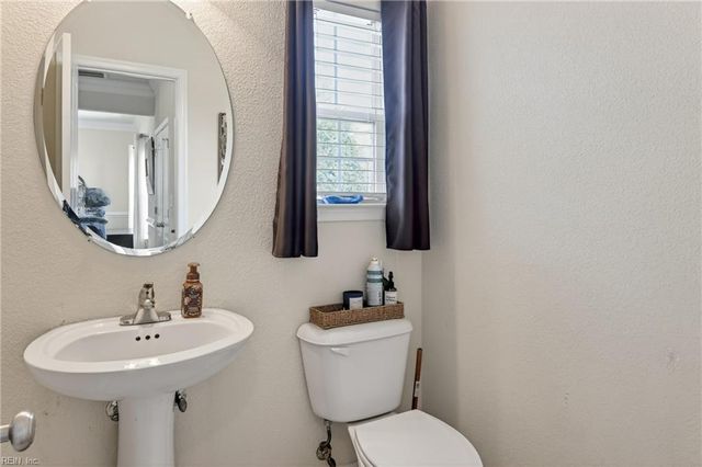 102 E Point Estates RD, Knotts Island, NC 27950