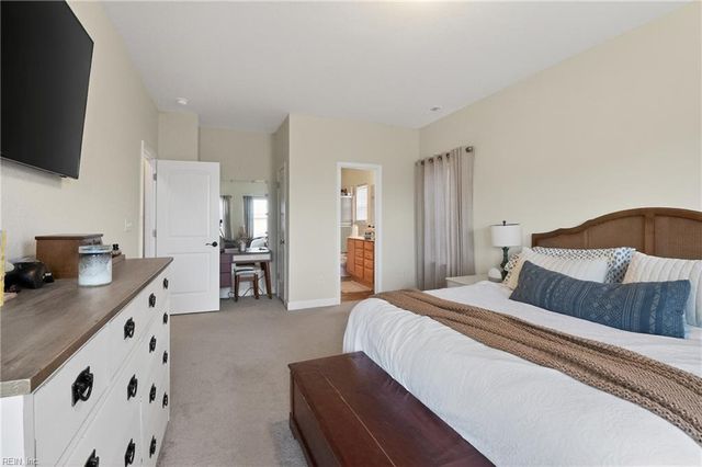 102 E Point Estates RD, Knotts Island, NC 27950