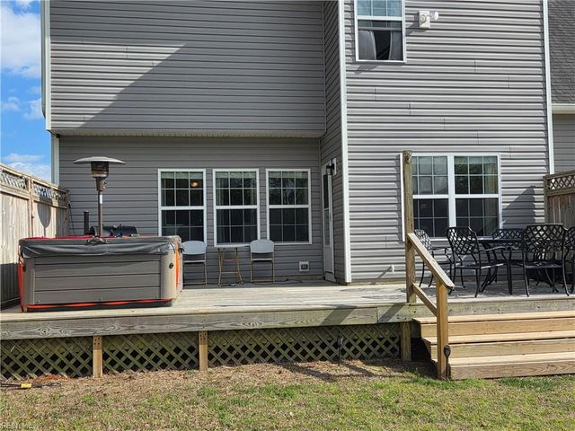 102 E Point Estates RD, Knotts Island, NC 27950