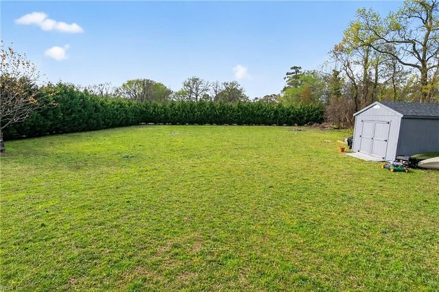 102 E Point Estates RD, Knotts Island, NC 27950