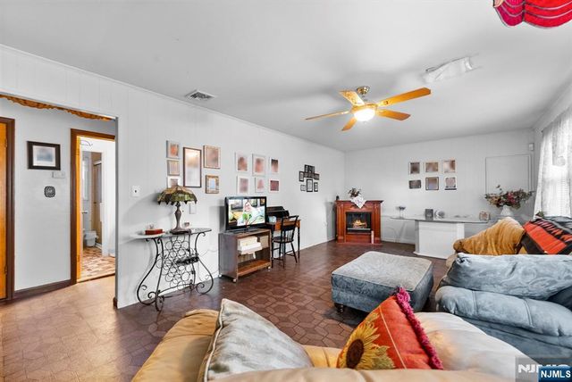 189 Woodland Avenue, Westwood, NJ 07675